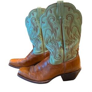 Elegant Two-Tone Heeled Boots